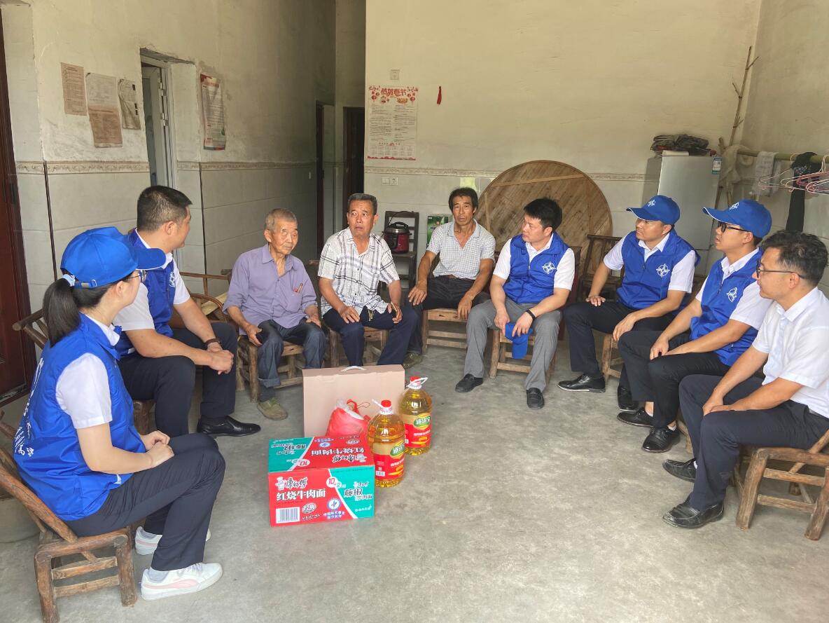 武寧電視臺(tái)：一公局集團(tuán)公司九江通武高速項(xiàng)目部愛(ài)心捐贈(zèng)助力災(zāi)后重建                                                                                                                                                               